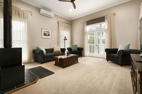 Kerami Manor & Day Spa - Redcliffe Tourism 2