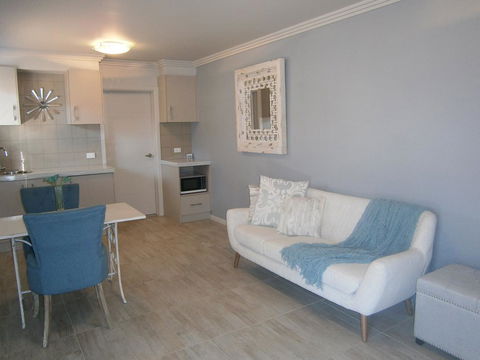 Kindred Studio Apartments - Redcliffe Tourism 0