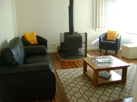 King Cottage - Redcliffe Tourism 2