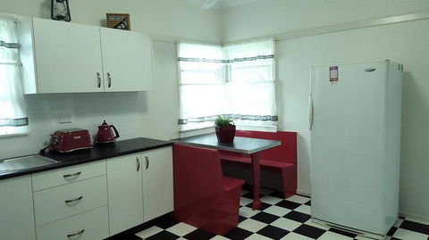 King Cottage - Redcliffe Tourism 1