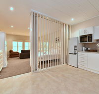 King I - you can honestly walk to Bimbadgen and Hope Estate concerts - Redcliffe Tourism