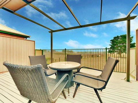 King Retreat Estate - You Can Honestly Walk To Bimbadgen And Hope Estate Concerts - Redcliffe Tourism 1
