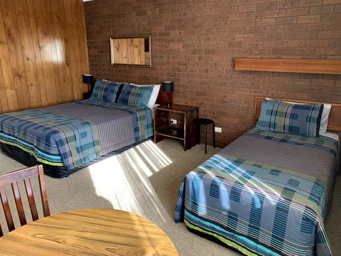 Kingswood Motel - Redcliffe Tourism 1