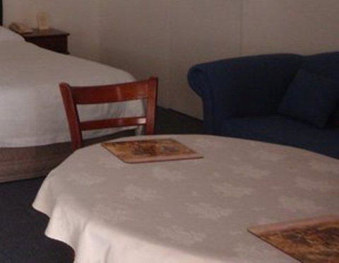 Kinross Inn - Redcliffe Tourism 2