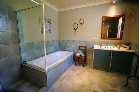 Kiwarrak Country Retreat - Redcliffe Tourism 3