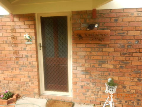 Kookaburra Cottage - Redcliffe Tourism 1