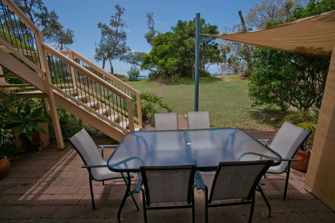 Korora Bay Beach House - Redcliffe Tourism 3