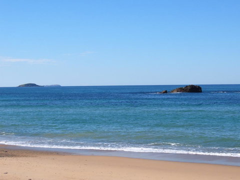 Korora Bay Beach House - Redcliffe Tourism 1