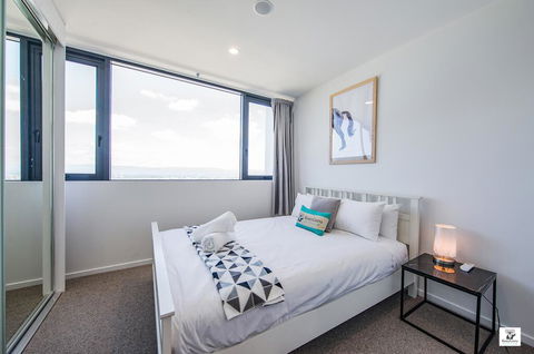 KOZYGURU BROADBEACH AMAZING VIEW 2 BED APT + FREE PARKING WALK TO BEACH QBR004 - Redcliffe Tourism 1