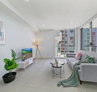 KOZYGURU MASCOT WALK TO STATION MODERN DESIGNER 2 BED APT FREE PARKING NMA260-312 - Redcliffe Tourism