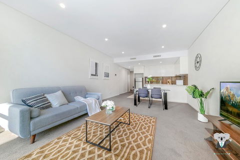 KOZYGURU WOLLI CREEK KOZY 3 BED APT + FREE PARKING NWC009 - Redcliffe Tourism 3