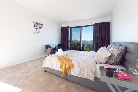 La Vie Luxury Bay View - Redcliffe Tourism 0