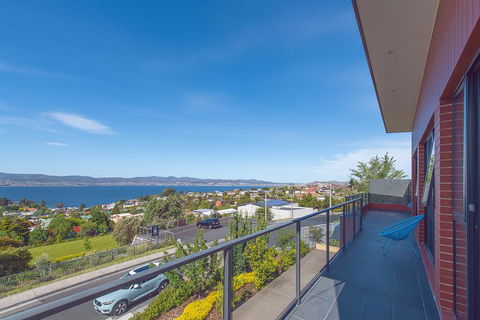 La Vie Luxury Bay View - Redcliffe Tourism 1
