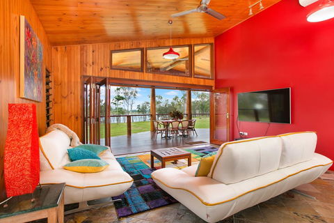 Lake Tinaroo Waterfrontage - Redcliffe Tourism 0