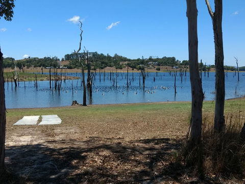 Lake Tinaroo Waterfrontage - Redcliffe Tourism 2