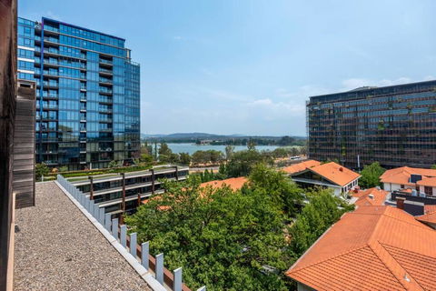 Lake Views, Central CBD Location//FREE WIFI+NETFLIX - Redcliffe Tourism 2