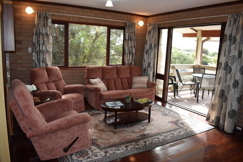 Lancelin Home With Beach And Park Views - Redcliffe Tourism 3