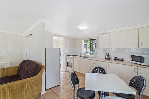 Landsborough Pines Caravan Park - Redcliffe Tourism 1