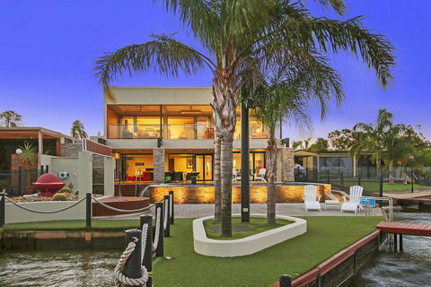 Lang Street Luxury Retreat - Mulwala - Redcliffe Tourism 0