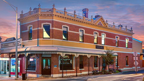 Langsford - Redcliffe Tourism 0