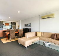 Large 3 Bedroom Apartment with River Views near the Stadium - Redcliffe Tourism