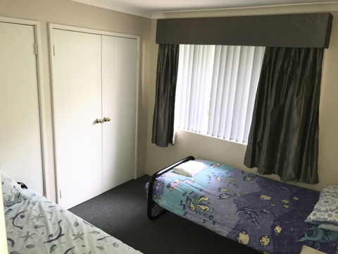 Large Family Home - Redcliffe Tourism 3