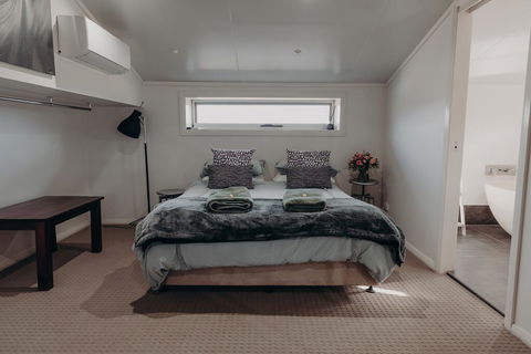 Lazy River Estate Boat House Villa - Redcliffe Tourism 1