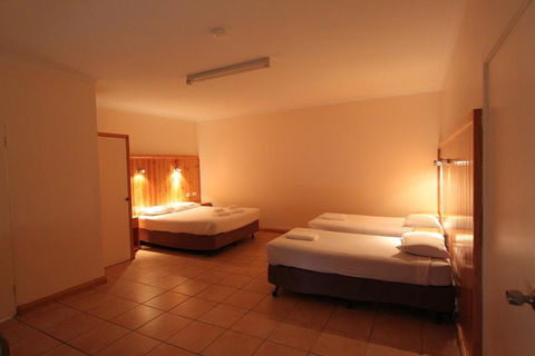 Lazy River Motor Inn - Redcliffe Tourism 1