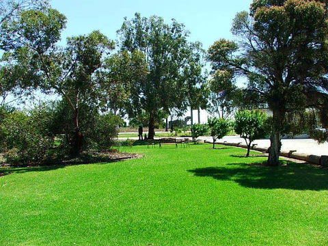 Lazy River Motor Inn - Redcliffe Tourism 3