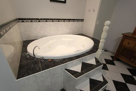 Lazy River Motor Inn - Redcliffe Tourism 2