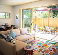 Lil Yoorana - New Cozy Modern - 4 min walk to town - Close to everything - Redcliffe Tourism