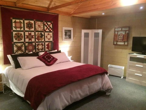 Lillicur Vineyard B&B - Redcliffe Tourism 1