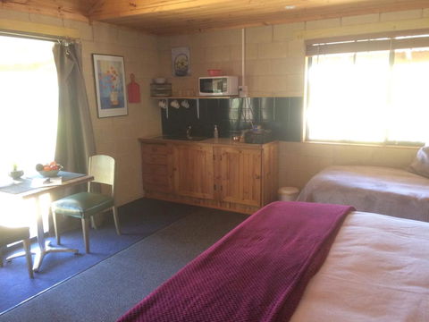 Lillicur Vineyard B&B - Redcliffe Tourism 3