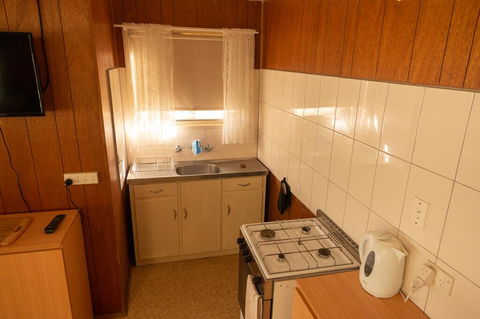 Limestone Cottage - Redcliffe Tourism 3