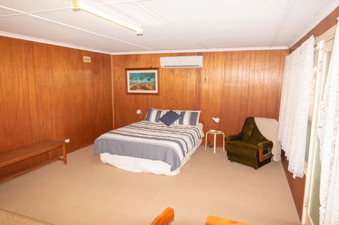 Limestone Cottage - Redcliffe Tourism 1