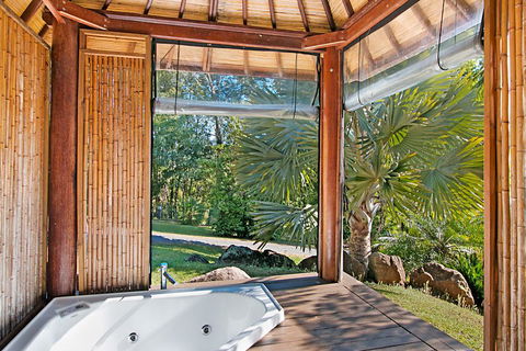 Limpinwood Lodge - Redcliffe Tourism 0
