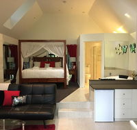 Linger a While Chalet - Redcliffe Tourism