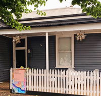 Lucys Artist Cottage - Redcliffe Tourism