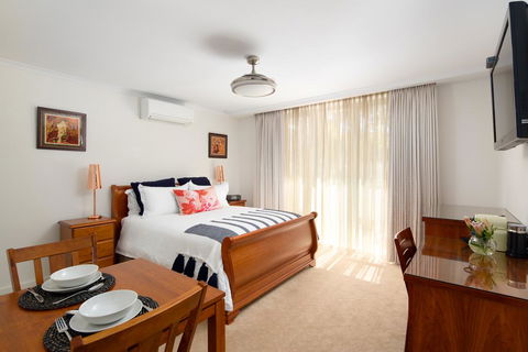 Luna Blu - Luxury B&B - Redcliffe Tourism 0