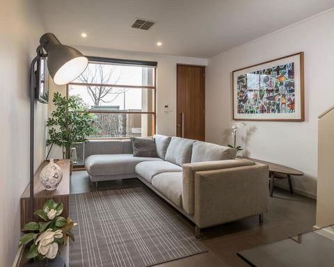 LUXE - Park Views, Wine, Wifi, Netflix, Garage, PETS Ok! - Redcliffe Tourism 0