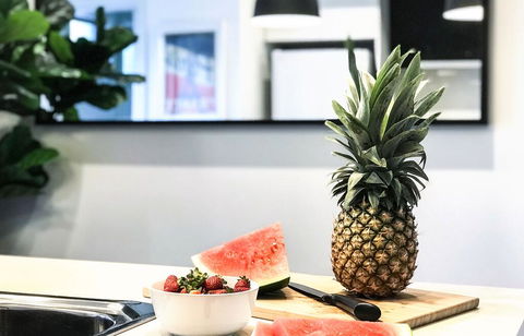 LUXE - Park Views, Wine, Wifi, Netflix, Garage, PETS Ok! - Redcliffe Tourism 2