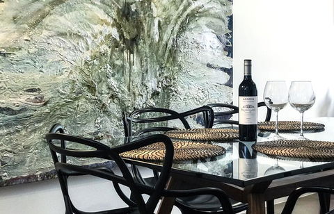 LUXE - Park Views, Wine, Wifi, Netflix, Garage, PETS Ok! - Redcliffe Tourism 3