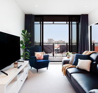 Luxe Apartment Five Minutes From Airport and City - Redcliffe Tourism