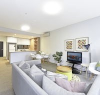 Luxury 1 bedroom  1 study with 1 parking - Redcliffe Tourism
