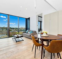 Luxury and Right next to the Central station  Shopping Center - Redcliffe Tourism