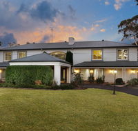 Luxury Bungalow - Redcliffe Tourism