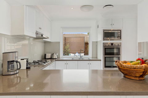 Luxury Family-size Home In Smart Beachside Suburb - Redcliffe Tourism 2