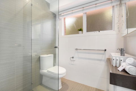 Luxury Family-size Home In Smart Beachside Suburb - Redcliffe Tourism 3