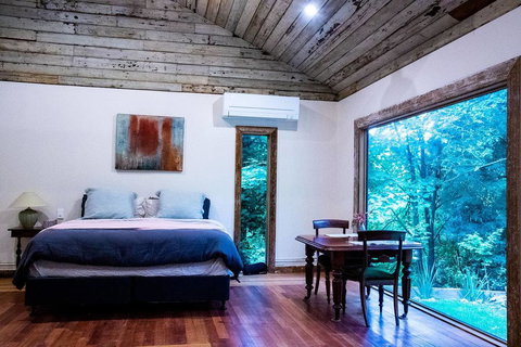 Luxury Forest Retreat - Puffing Billy - Redcliffe Tourism 3