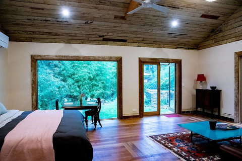 Luxury Forest Retreat - Puffing Billy - Redcliffe Tourism 0